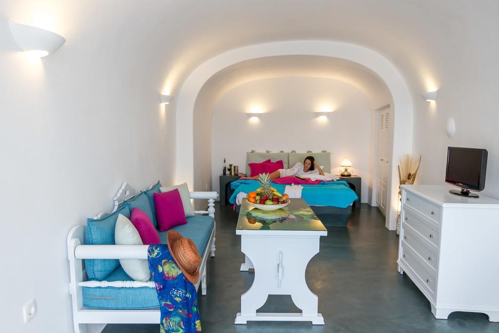 Thirea Studios Oia  Room photo